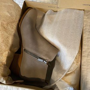 New Lucky Brand chinchilla tumbled nubuck booties